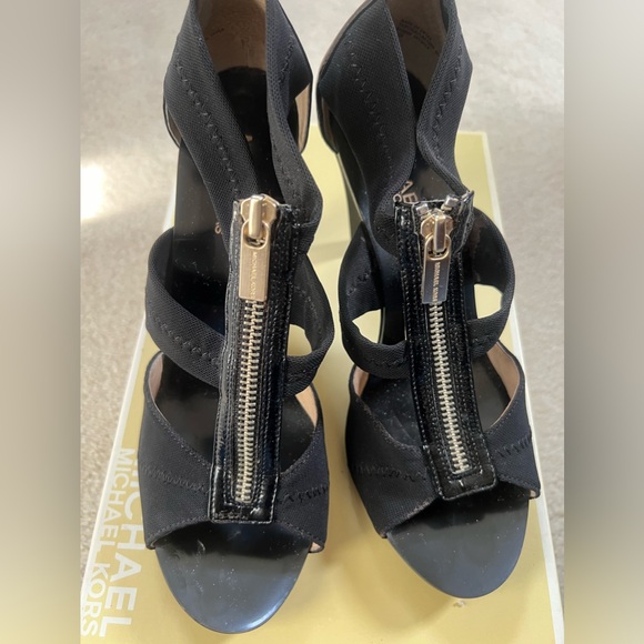 MICHAEL Michael Kors Berkeley T Strap Heel Sandal Black Size 7.5 - Picture 3 of 6